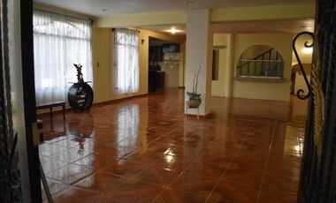 Tepotzotlan  Casa en VENTA con 3 departamentos y 3 locales