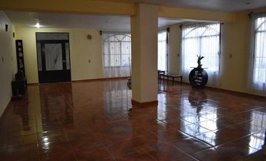Tepotzotlan  Casa en VENTA con 3 departamentos y 3 locales