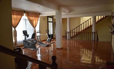 Tepotzotlan  Casa en VENTA con 3 departamentos y 3 locales