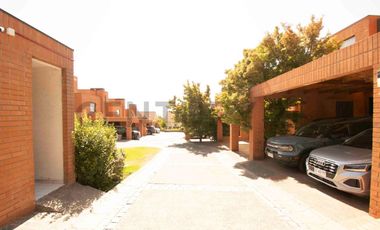 Casa Mediterránea Avda Plaza en condominio