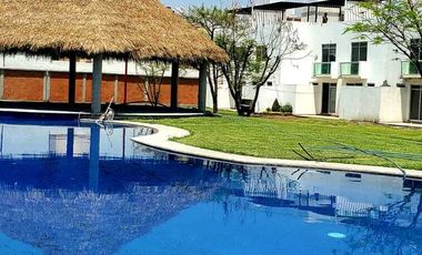 VENTA DE CASA EN EXCLUSIVO RESIDENCIAL CON ALBERCA EN YAUTEPEC, MORELOS