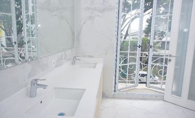 Dijual/ Disewakan Rumah Mewah Nyaman Di Vassa Lake Lippo Cikarang.