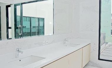 Dijual/ Disewakan Rumah Mewah Nyaman Di Vassa Lake Lippo Cikarang.