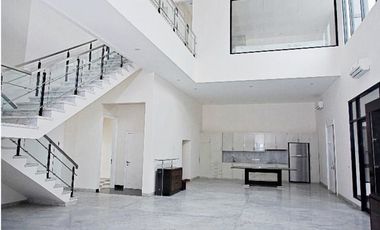 Dijual/ Disewakan Rumah Mewah Nyaman Di Vassa Lake Lippo Cikarang.
