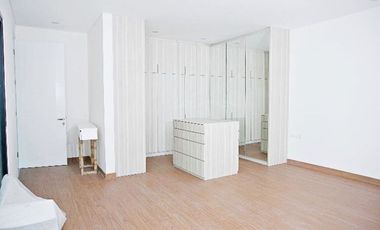 Dijual/ Disewakan Rumah Mewah Nyaman Di Vassa Lake Lippo Cikarang.