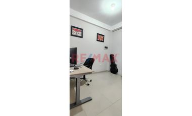En Venta!! Casa De 3 Pisos En Avenida 2 De Mayo - Moyobamba.