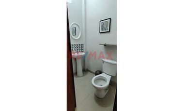 En Venta!! Casa De 3 Pisos En Avenida 2 De Mayo - Moyobamba.