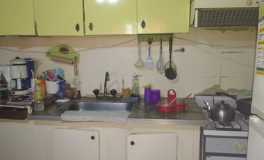 Dos Casas y Dos Locales Comerciales en buena zona comercial de Burzaco