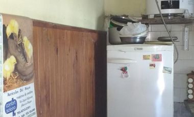 Dos Casas y Dos Locales Comerciales en buena zona comercial de Burzaco