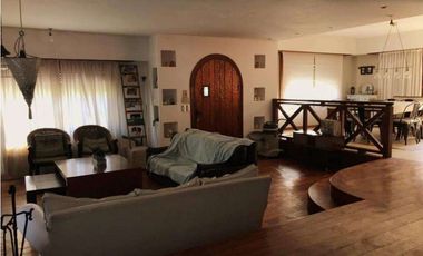 Casa en esquina, 3 dormitorios, parque, barrio residencial San Carlos