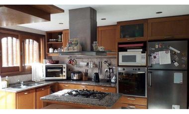 Casa en esquina, 3 dormitorios, parque, barrio residencial San Carlos