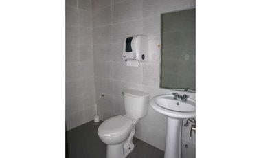 Se alquila Exclusiva oficina en Costa del Este de 60 mts $715