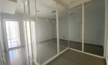 Se alquila Exclusiva oficina en Costa del Este de 60 mts $715