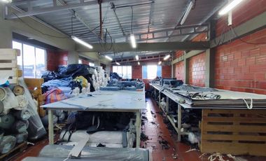 edificio en venta en zona industrial. Cod V28070