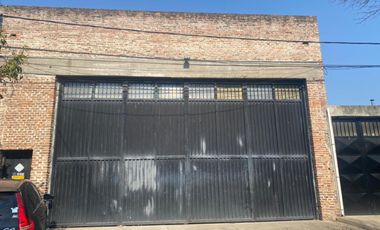 Lamadrid 2360 -galpón con salida por Lamadrid y por Pje Savio-