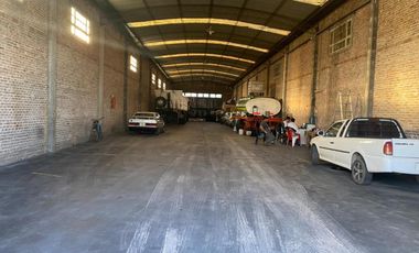 Lamadrid 2360 -galpón con salida por Lamadrid y por Pje Savio-