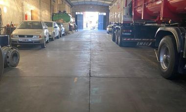 Lamadrid 2360 -galpón con salida por Lamadrid y por Pje Savio-