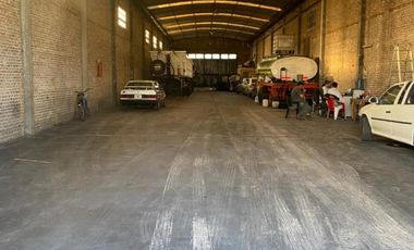 Lamadrid 2360 -galpón con salida por Lamadrid y por Pje Savio-