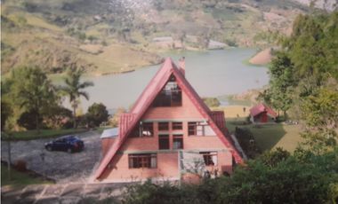 VENTA DE FINCA EN EL PEÑOL REPRESA GUATAPÉ
