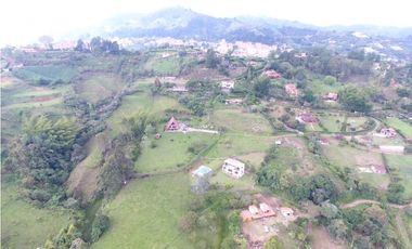 VENTA DE FINCA EN EL PEÑOL REPRESA GUATAPÉ