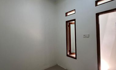Rumah SHM dekat Plaza Taman Harapan Baru Dibantu KPR J-38107