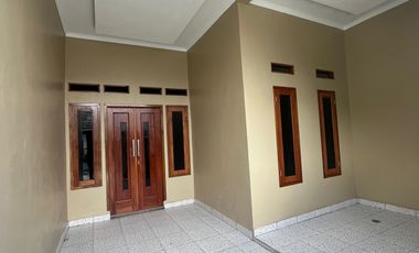 Rumah SHM dekat Plaza Taman Harapan Baru Dibantu KPR J-38107