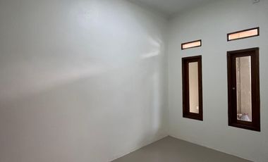 Rumah SHM dekat Plaza Taman Harapan Baru Dibantu KPR J-38107