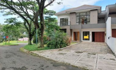 Rumah Di Kawasan Elit