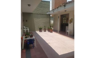 Venta de casa piso dos en La Castellana Laureles Medellin