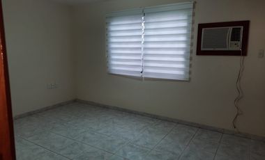 Consultorios en la Col. Flores Magon sobre av. principal. Recepcionista y baño