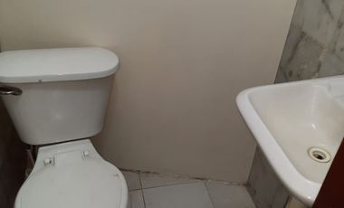 Consultorios en la Col. Flores Magon sobre av. principal. Recepcionista y baño