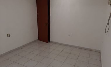 Consultorios en la Col. Flores Magon sobre av. principal. Recepcionista y baño