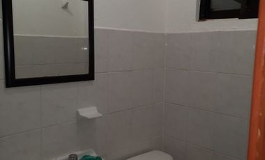 Consultorios en la Col. Flores Magon sobre av. principal. Recepcionista y baño