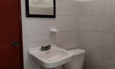 Consultorios en la Col. Flores Magon sobre av. principal. Recepcionista y baño