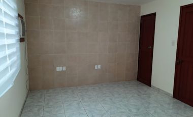 Consultorios en la Col. Flores Magon sobre av. principal. Recepcionista y baño