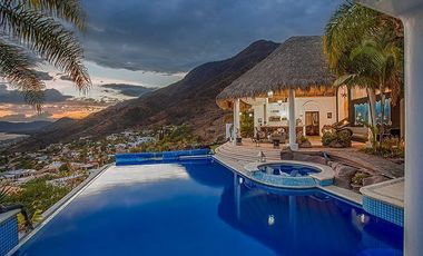 Casa de Lujo con Alberca en CHAPALA Raquet Club San Juan Cosalá