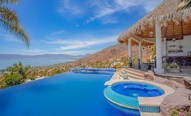 Casa de Lujo con Alberca en CHAPALA Raquet Club San Juan Cosalá
