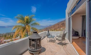 Casa de Lujo con Alberca en CHAPALA Raquet Club San Juan Cosalá