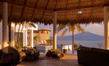 Casa de Lujo con Alberca en CHAPALA Raquet Club San Juan Cosalá