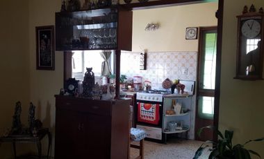 CASA 3 AMBIENTES EN 1º PISO EN QUILMES OESTE.