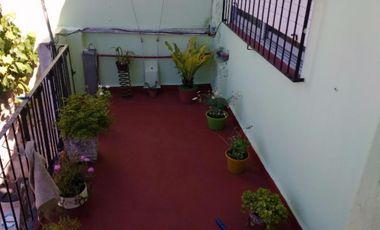 CASA 3 AMBIENTES EN 1º PISO EN QUILMES OESTE.