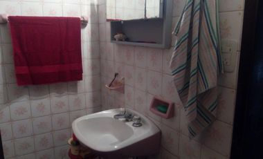 CASA 3 AMBIENTES EN 1º PISO EN QUILMES OESTE.