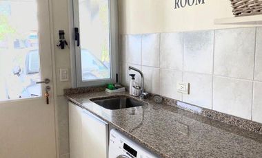 Casa en venta al lago central en barrio Los Cabos, Nordelta