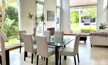 Casa en venta al lago central en barrio Los Cabos, Nordelta