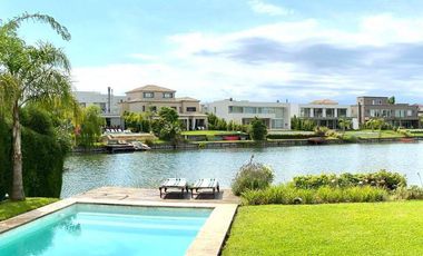 Casa en venta al lago central en barrio Los Cabos, Nordelta