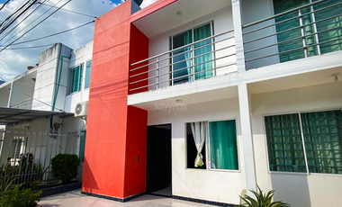 Casa de 280 Millones en Santa Elena con amplio patio y espacios versátiles