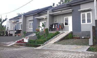 Rumah sisa tanah belakang luass di Banyumanik Gedawang Semarang atas