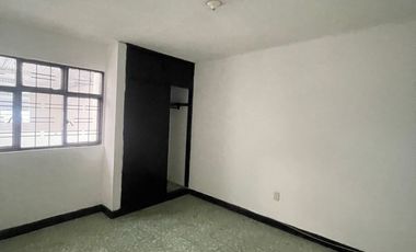 COD. 5372 - SE ARRIENDA APARTAMENTO - BARRIO:  SANTA ANA