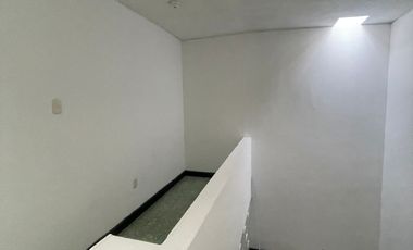 COD. 5372 - SE ARRIENDA APARTAMENTO - BARRIO:  SANTA ANA