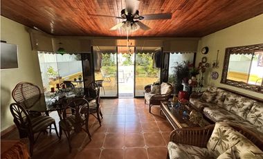Se VENDE Casa Duplex - El Dorado